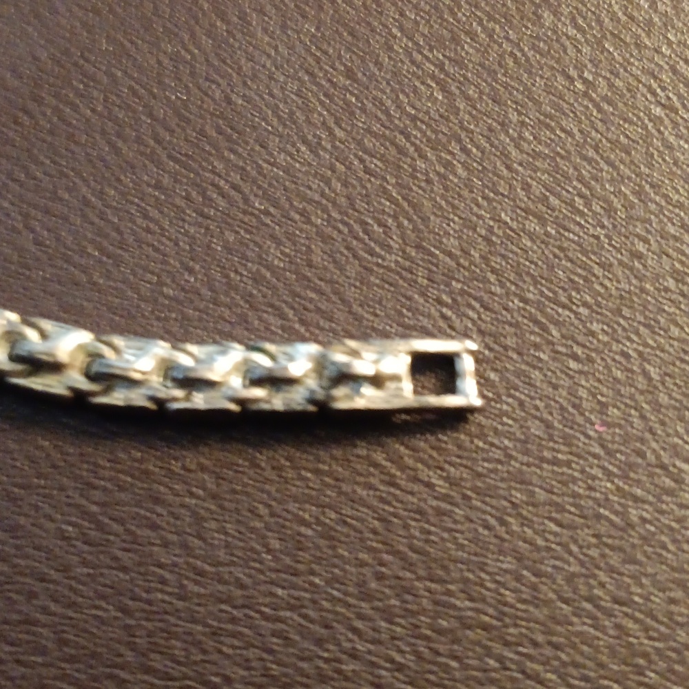 Elegant Silver Bracelet - Picture 3 of 4